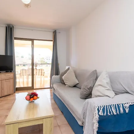 1 Bedroom Communal Heated Pool Apartment *