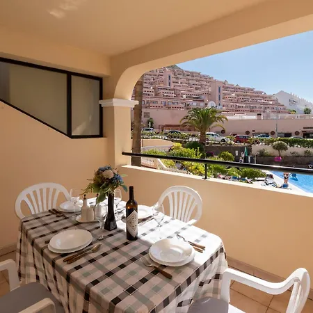 Apartment 1 Bedroom Communal Heated Pool *