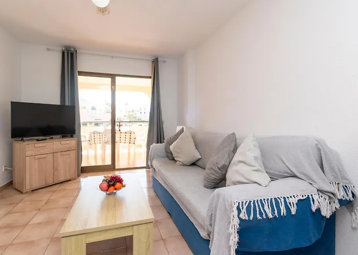 1 Bedroom Communal Heated Pool Apartment *