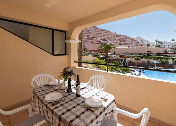 Apartment 1 Bedroom Communal Heated Pool *
