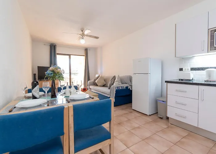 1 Bedroom Communal Heated Pool * Los Cristianos (Tenerife)