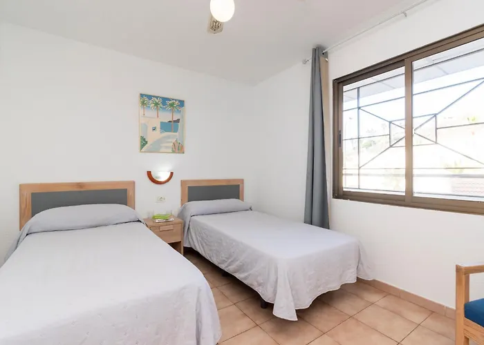 Apartment 1 Bedroom Communal Heated Pool *
