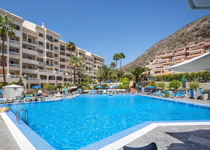 1 Bedroom Communal Heated Pool Apartment *