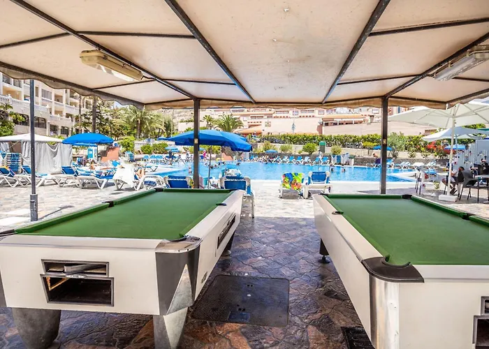 1 Bedroom Communal Heated Pool Apartment *