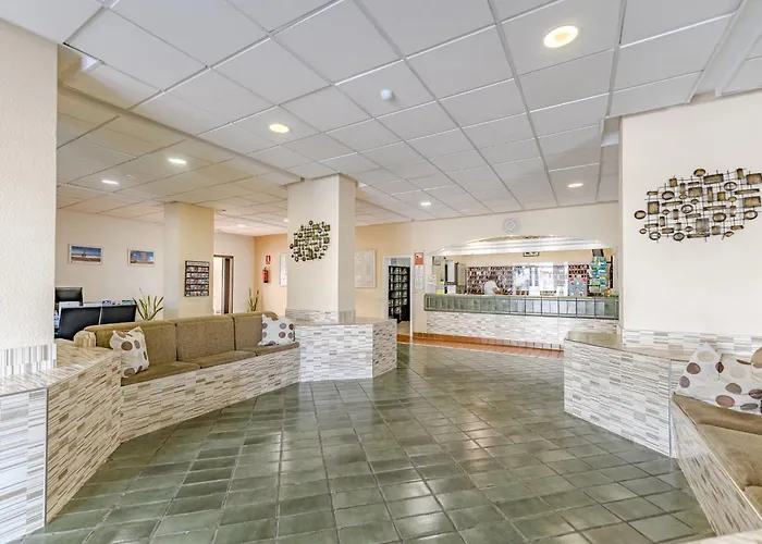 1 Bedroom Communal Heated Pool